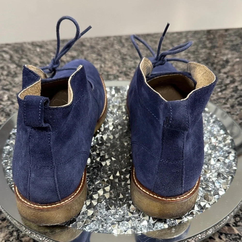 Banana Republic Deep Blue Suede Chukka Boots 9